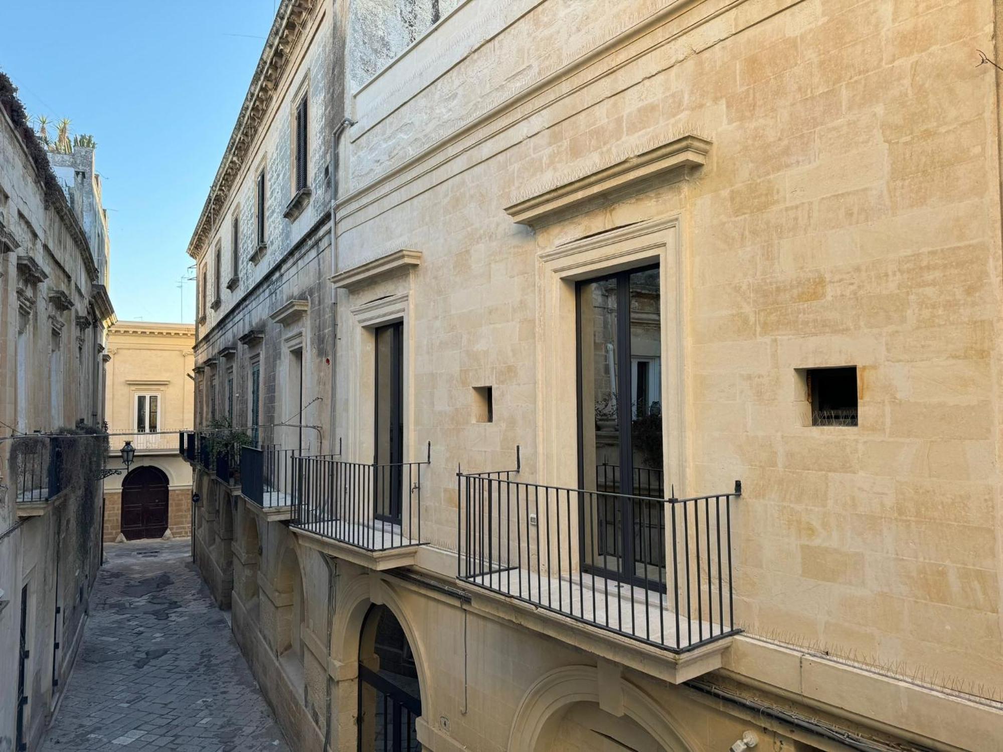 Alora Boutique Suites Лечче Экстерьер фото